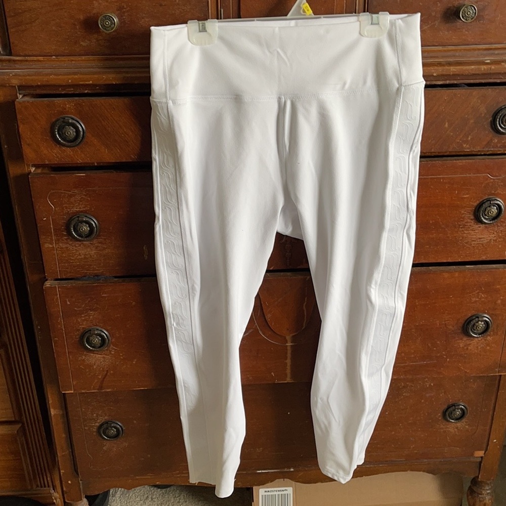 FABLETICS- High Waisted Powerhold 7/8 leggings